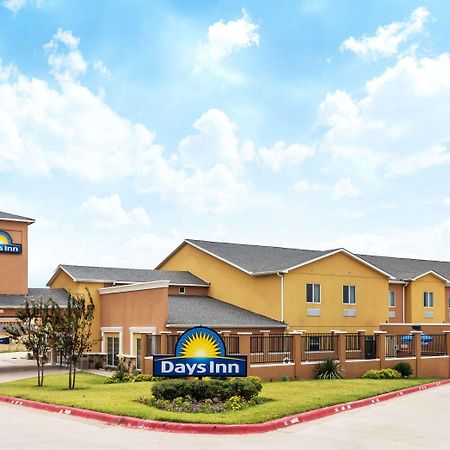 Days Inn By Wyndham Rockdale Texas Екстериор снимка