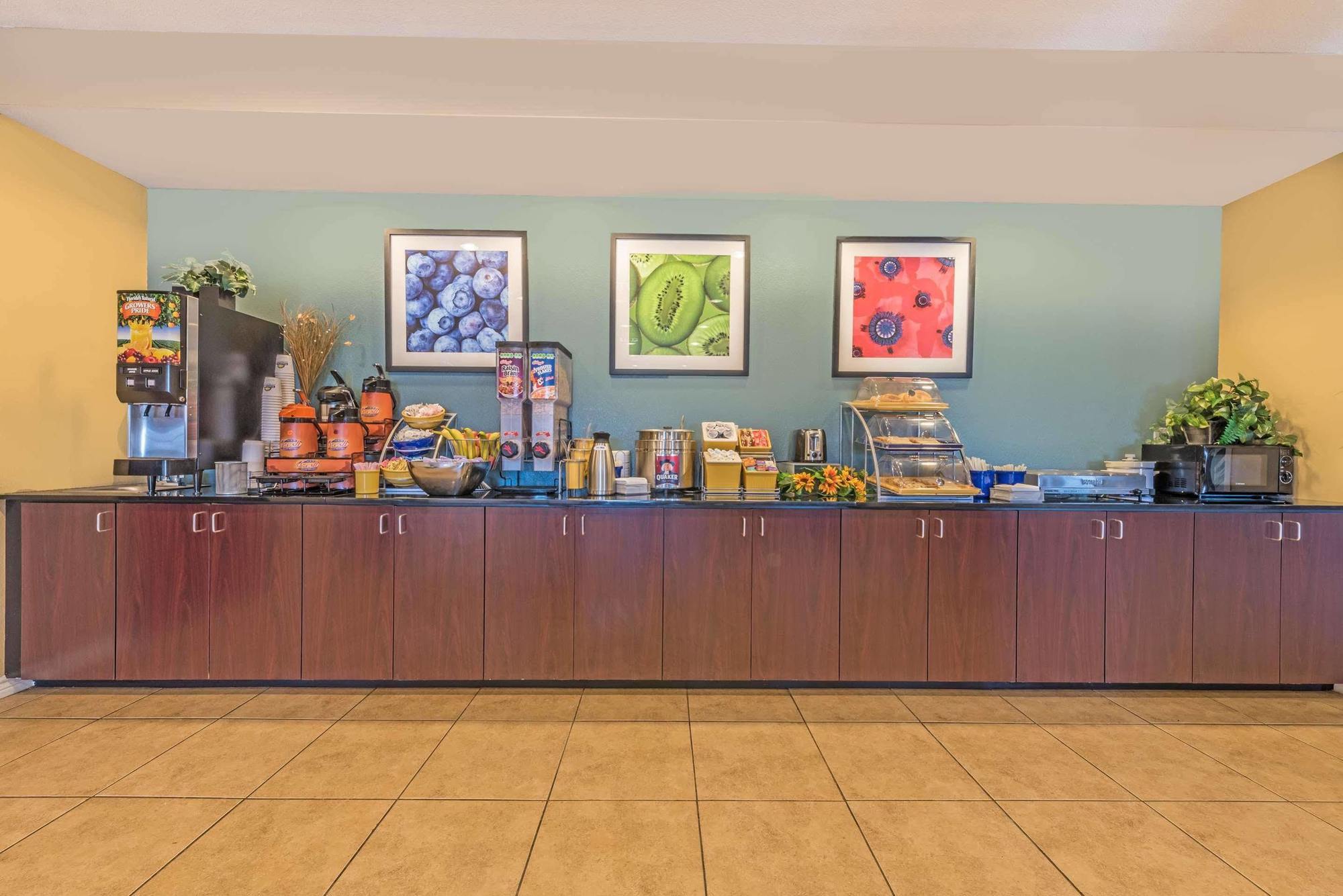 Days Inn By Wyndham Rockdale Texas Екстериор снимка